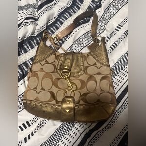 Coach bag in fairly good condition. Was in my storage so it needs some TLC